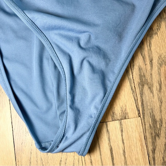 NWT Shade & Shore Women’s Shirred Ribbed Bandeau Cheeky One Piece Swimsuit Sz M - Picture 9 of 12